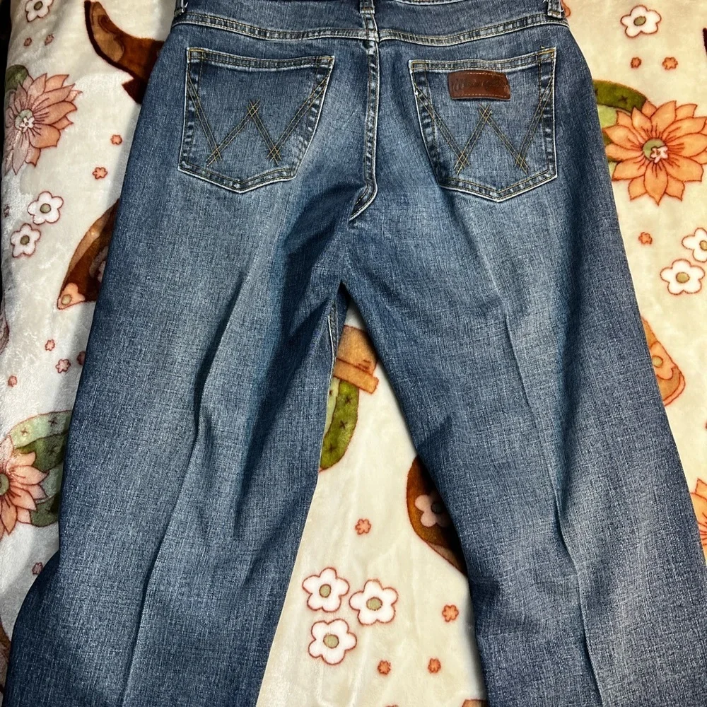 Wrangler Blue Straight Jeans with Classic Design